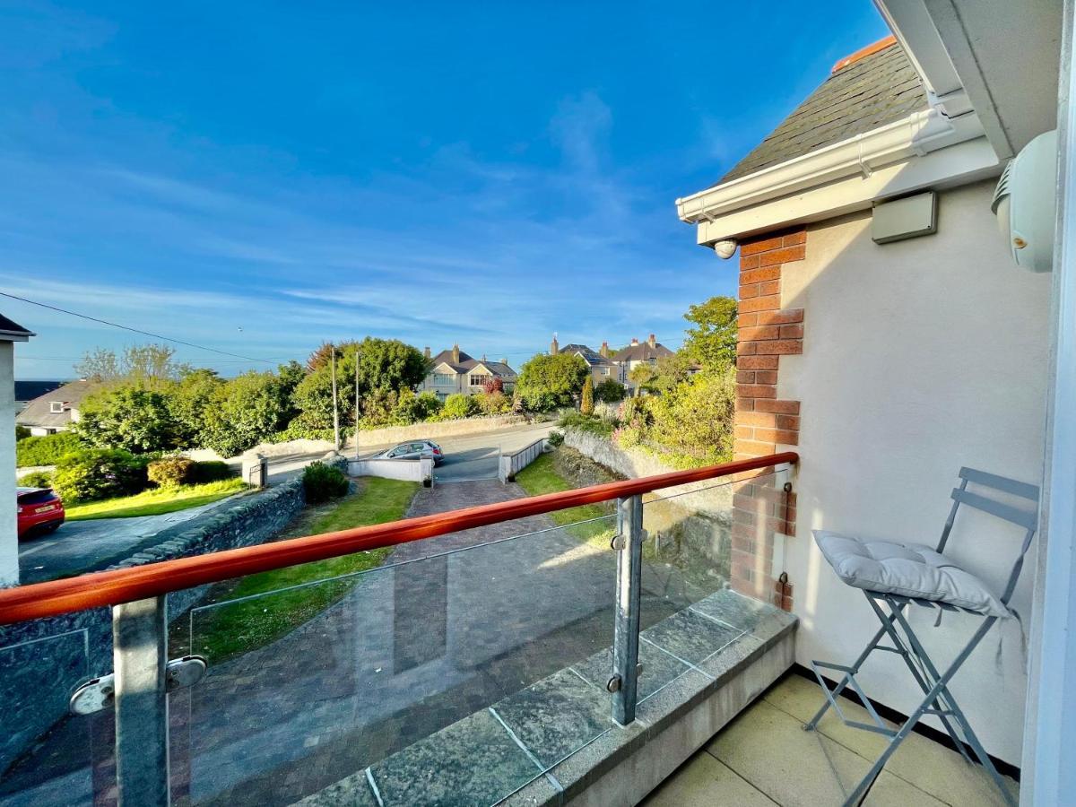 Villa Barcelona Holyhead Exterior foto